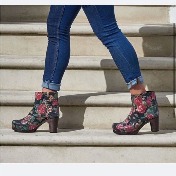 Sanita Safran Size 37 - 6 cracked leather clog ankle boots in floral rose - Picture 4 of 16